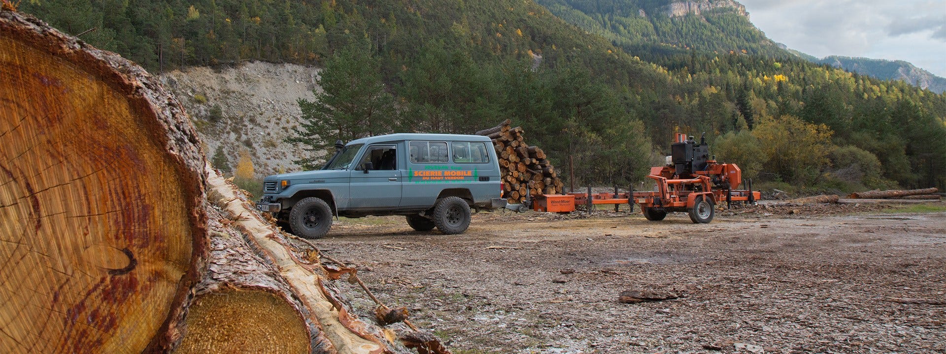 Praca z trakiem przewoźnym Wood-Mizer LT70 w alpejskiej dolinie Haut-Verdon przez cały rok