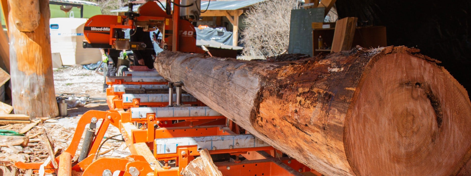 Budowa chat pasterskich z użyciem maszyn Wood-Mizer w Alpach Francuskich