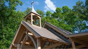 Budowa kaplicy na farmie w USA - trak LT40 pomaga w realizacji wyjątkowego projektu 